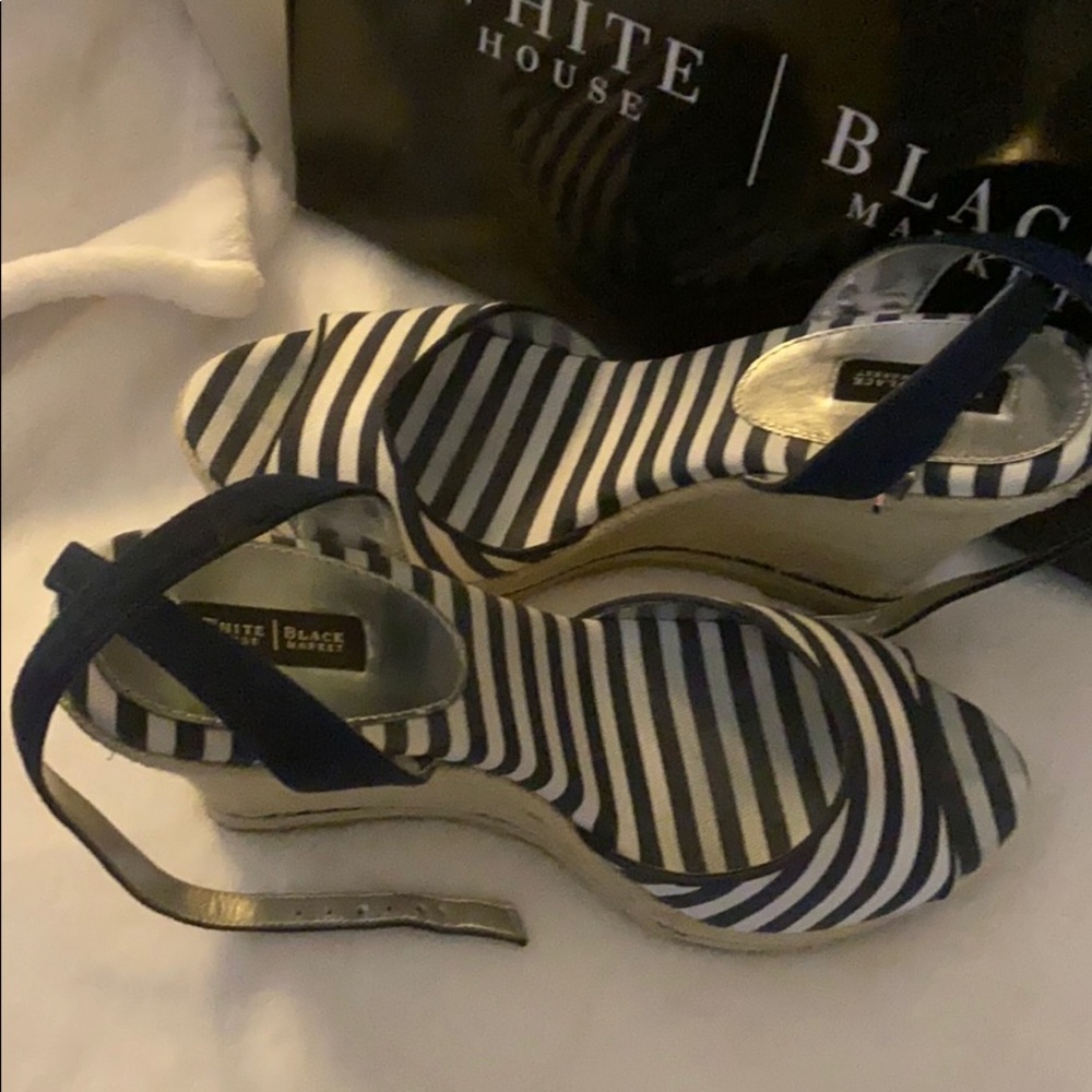 Strap wedge shoe
